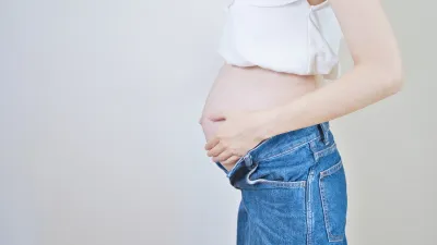 立法院8日審查《人工生殖法》修正草案,因是否納入代理孕母制度,瞬間引爆朝野激烈論戰。(示意圖/免費圖庫pphoto-AC)