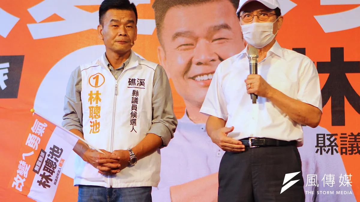 林聰池競選團隊總幹事杜國生(右)7日受訪時表示,他因為認同林聰池(左)的參選理念,因此辭去宜蘭縣選委會選監小組委員職務來擔任競選總幹事。(圖/資料照) 林聰池競選團隊總幹事杜國生(右)7日受訪時表示,他因為認同林聰池(左)的參選理念,因此辭去宜蘭縣選委會選監小組委員職務來擔任競選總幹事。(圖/資料照)