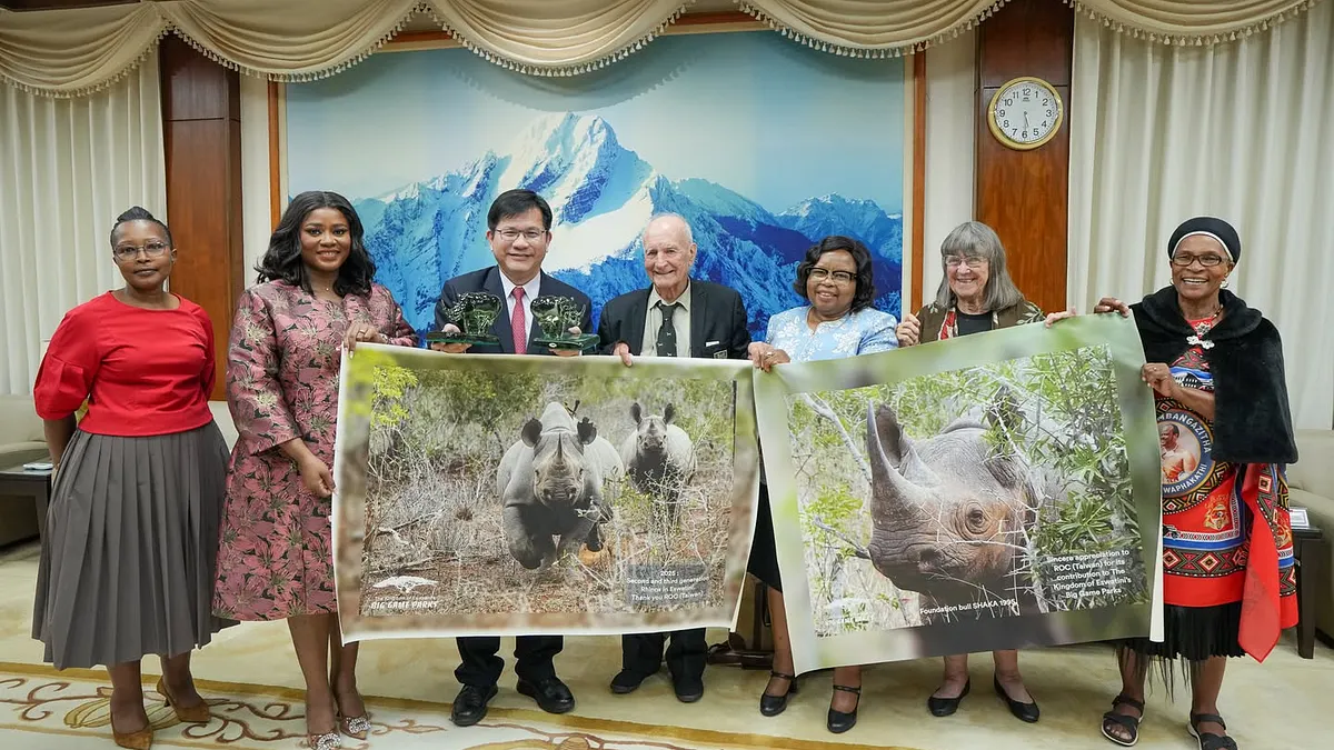 外交部長林佳龍(左三)歡迎非洲友邦史瓦帝尼觀光暨環境事務部長姆孔妲(右三)率團訪台。(外交部提供) 外交部長林佳龍(左三)歡迎非洲友邦史瓦帝尼觀光暨環境事務部長姆孔妲(右三)率團訪台。(外交部提供)