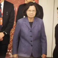 桃園市国家発展教育基金会の世論調査によると、10年間の総合データでは、台湾の人々の7割超が中台政治交渉に賛成している。中国との交渉を任せる上で最も信頼されている政治家は、蔡英文前総統だった。(写真/柯承恵撮影) 桃園市国家発展教育基金会の世論調査によると、10年間の総合データでは、台湾の人々の7割超が中台政治交渉に賛成している。中国との交渉を任せる上で最も信頼されている政治家は、蔡英文前総統だった。(写真/柯承恵撮影)