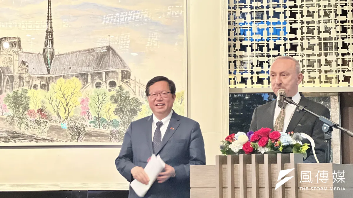 2023年7月14日,法國在台協會舉辦國慶酒會,我國行政院副院長鄭文燦和法國駐台代表公孫孟。(簡恒宇攝)