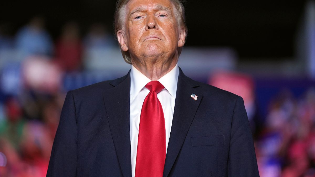 2024年11月2日、米国共和党大統領候補トランプが、ノースカロライナで選挙集会を開催した。(AP通信) 2024年11月2日、米国共和党大統領候補トランプが、ノースカロライナで選挙集会を開催した。(AP通信)