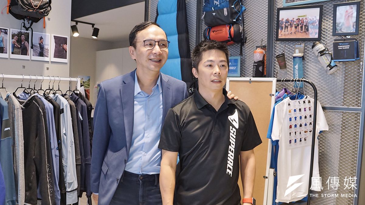 20200420-前國民黨主席朱立倫20日參訪超馬選手林義傑「SUPERACE」公司。(盧逸峰攝) 20200420-前國民黨主席朱立倫20日參訪超馬選手林義傑「SUPERACE」公司。(盧逸峰攝)