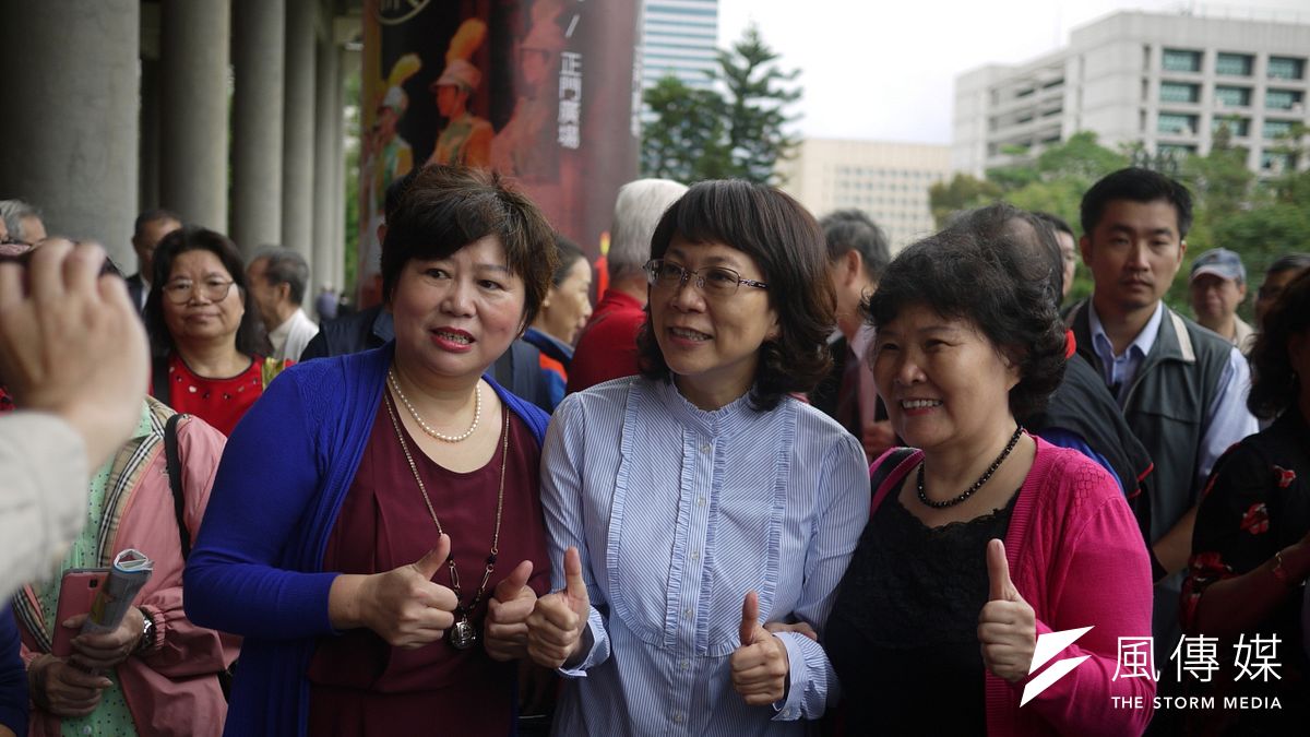 國民黨副總統參選人王如玄上午出席國民黨121年黨慶向總理致意活動前受訪。(羅暐智攝) 國民黨副總統參選人王如玄上午出席國民黨121年黨慶向總理致意活動前受訪。(羅暐智攝)