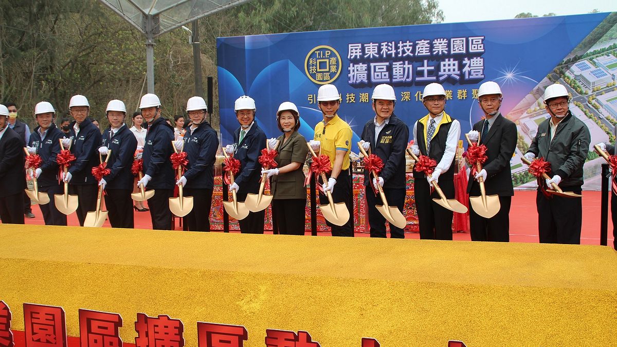 行政院長陳建仁、經濟部次長林全能及屏東縣長周春米,出席屏東科技產業園區擴區動土。(圖/屏東縣政府傳播暨國際事務處提供) 行政院長陳建仁、經濟部次長林全能及屏東縣長周春米,出席屏東科技產業園區擴區動土。(圖/屏東縣政府傳播暨國際事務處提供)