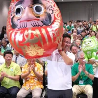 古謝玄太打出「縣民所得倍增」的政見,成功讓沖繩變天。(翻攝古謝玄太臉書) 古謝玄太打出「縣民所得倍增」的政見,成功讓沖繩變天。(翻攝古謝玄太臉書)