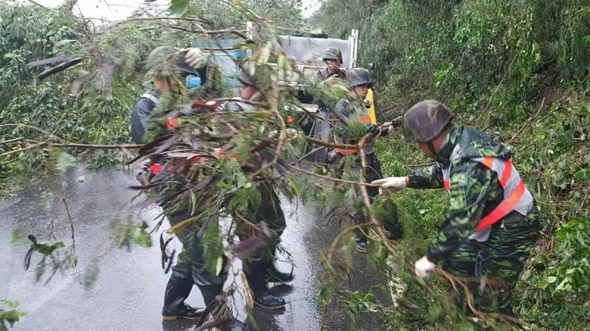 尼伯特颱風襲台,國軍派出八百人次協助救災。(台東指揮部提供/國防部發言人官方臉書)