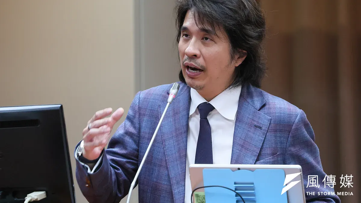 教育部次長葉丙成涉洩性平案遭教育部性平會調查,目前已請假配合調查。(圖/顏麟宇攝)