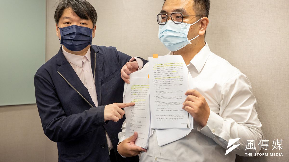 余正煌委託律師張祐齊(左)、曾威凱(右),對當初替林智堅護航、自稱旅美教授的「翁達瑞」(本名陳時奮),提出妨害名譽告訴。(資料照,顏麟宇攝) 余正煌委託律師張祐齊(左)、曾威凱(右),對當初替林智堅護航、自稱旅美教授的「翁達瑞」(本名陳時奮),提出妨害名譽告訴。(資料照,顏麟宇攝)