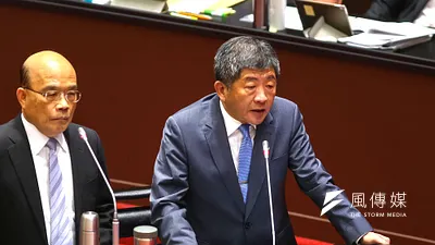 陳時中(右)未來會不會進入選舉戰場,現在還說不準。(顏麟宇攝)