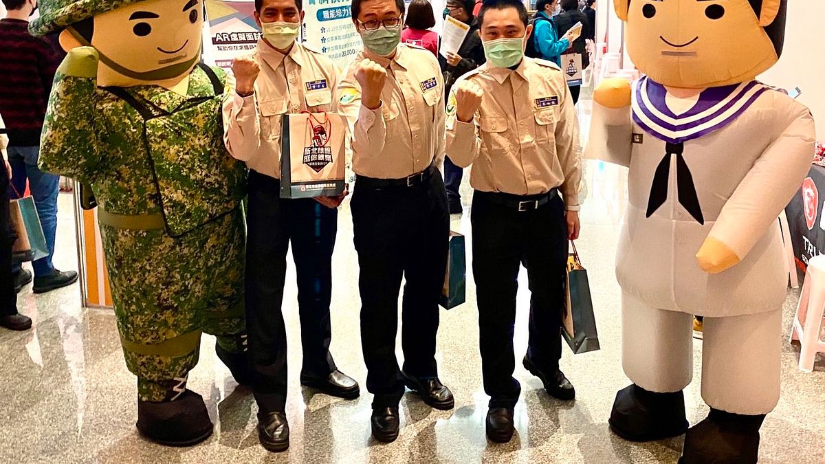 新北勞工局、民政局攜手辦理「屆退軍人、青年暨榮民聯合徵才」,初媒合率逾四成。(圖/新北市勞工局提供) 新北勞工局、民政局攜手辦理「屆退軍人、青年暨榮民聯合徵才」,初媒合率逾四成。(圖/新北市勞工局提供)