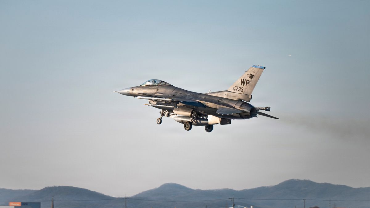 中美戰機空中對峙?十架駐韓美軍F-16貼近「敏感區域」演習,北京緊急升空攔截