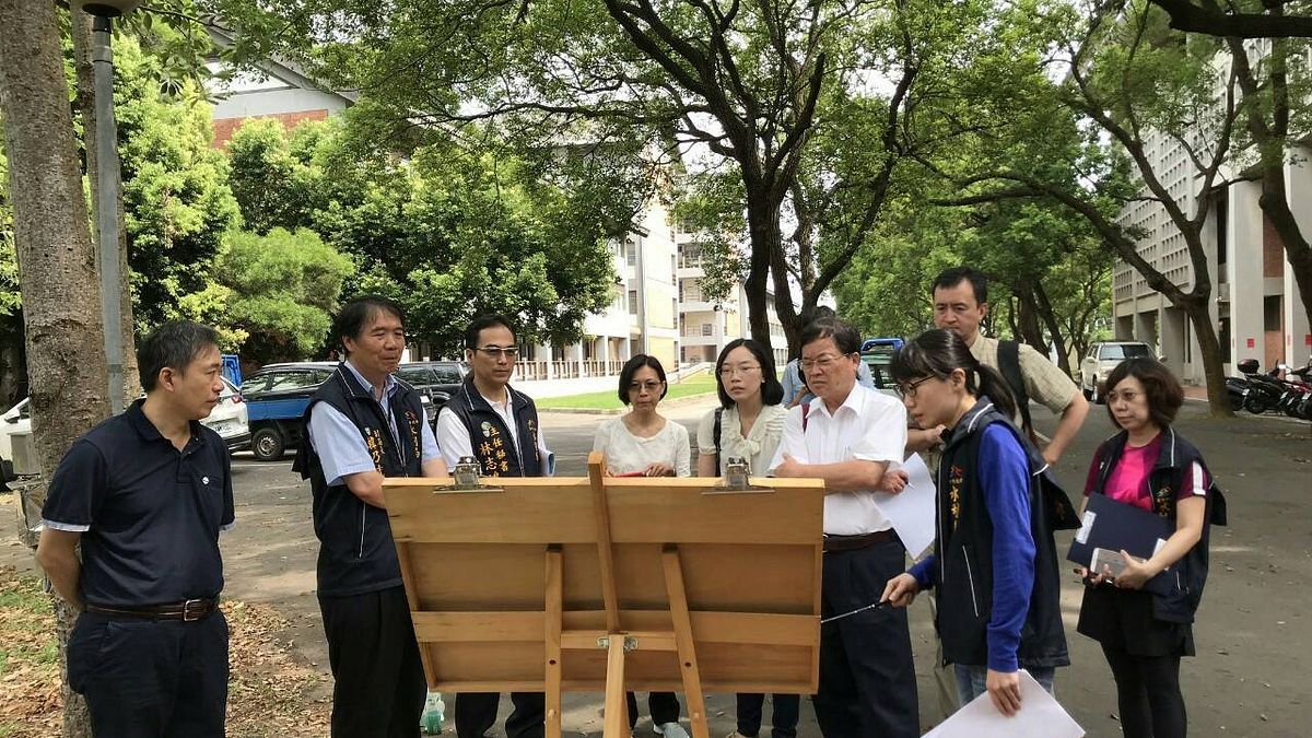 環保署水質保護處長吳盛忠率視察東大溪、惠來溪及潮洋溪、旱溪排水等案規劃及施工情形。(圖/台中市政府提供) 環保署水質保護處長吳盛忠率視察東大溪、惠來溪及潮洋溪、旱溪排水等案規劃及施工情形。(圖/台中市政府提供)