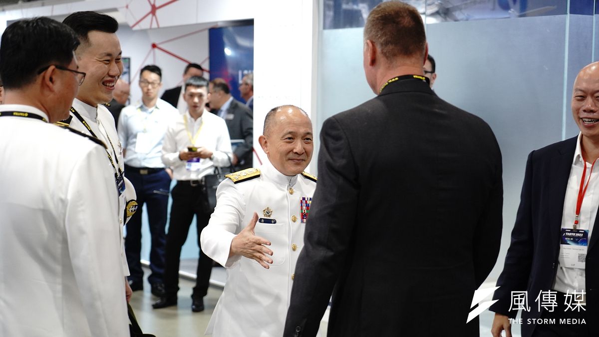 台湾海軍司令官・唐華上将(中央)は、中国人民解放軍が「ボア戦略」を用いて段階的に台湾に圧力をかけていると指摘。また、中国軍がいつでも台湾を封鎖できる態勢にあると警告。(資料写真 張曜麟撮影) 台湾海軍司令官・唐華上将(中央)は、中国人民解放軍が「ボア戦略」を用いて段階的に台湾に圧力をかけていると指摘。また、中国軍がいつでも台湾を封鎖できる態勢にあると警告。(資料写真 張曜麟撮影)