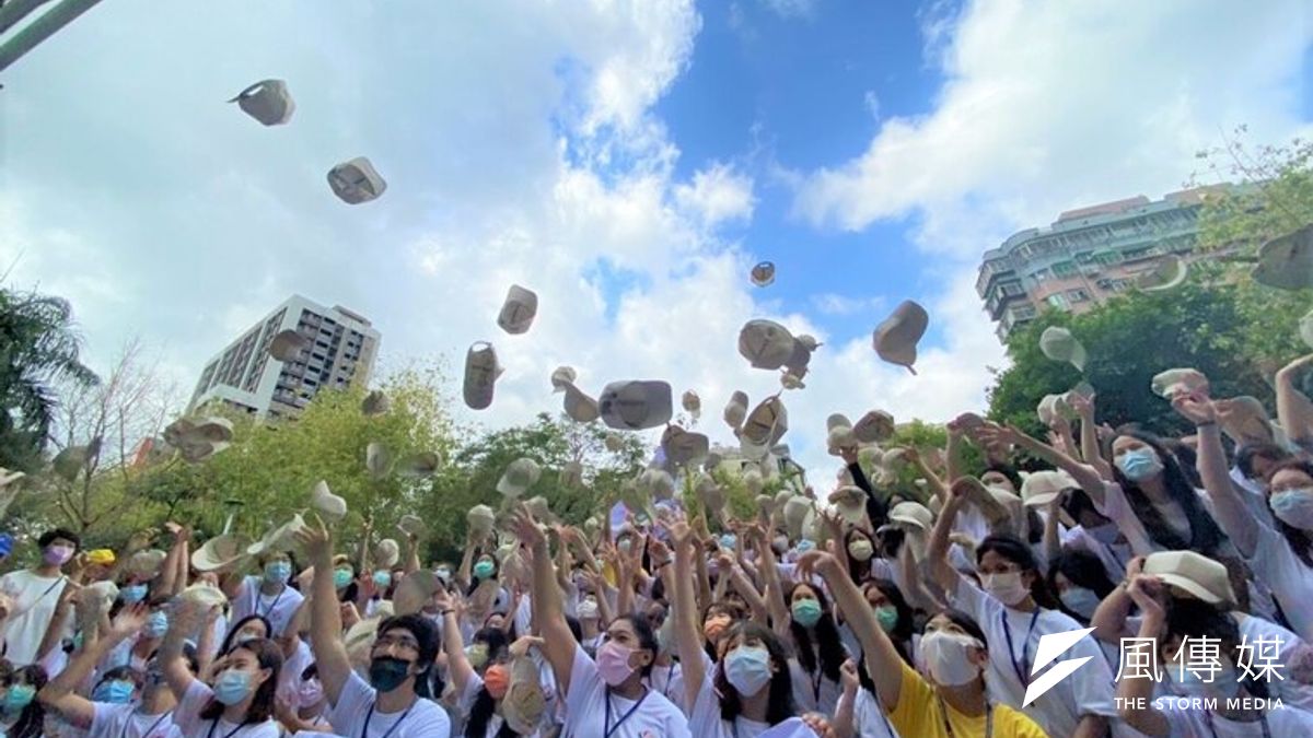 今(110)年4月24日舉行新北文化大使授旗典禮,象徵新北文化大使正式成軍。(圖/新北市政府) 今(110)年4月24日舉行新北文化大使授旗典禮,象徵新北文化大使正式成軍。(圖/新北市政府)
