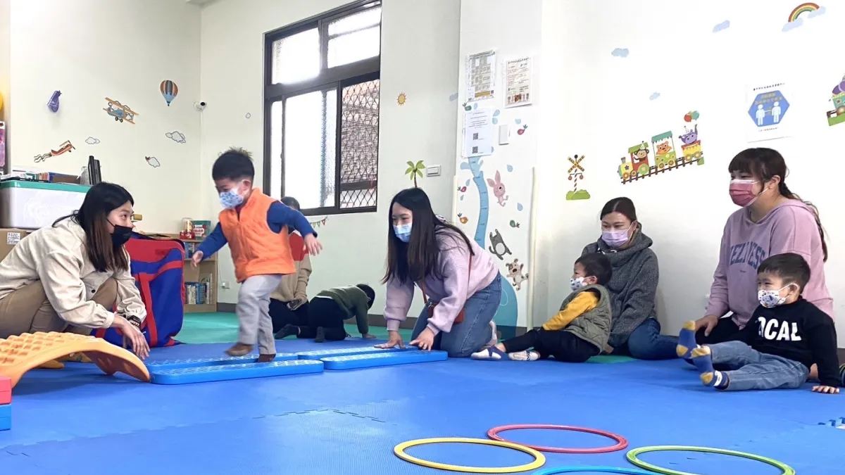 北屯區托育資源中心更換服務地點,重新整理空間,2間托育資源中心2月份重新開幕-北屯區托育資源中心肢體課程。(圖/台中市政府)