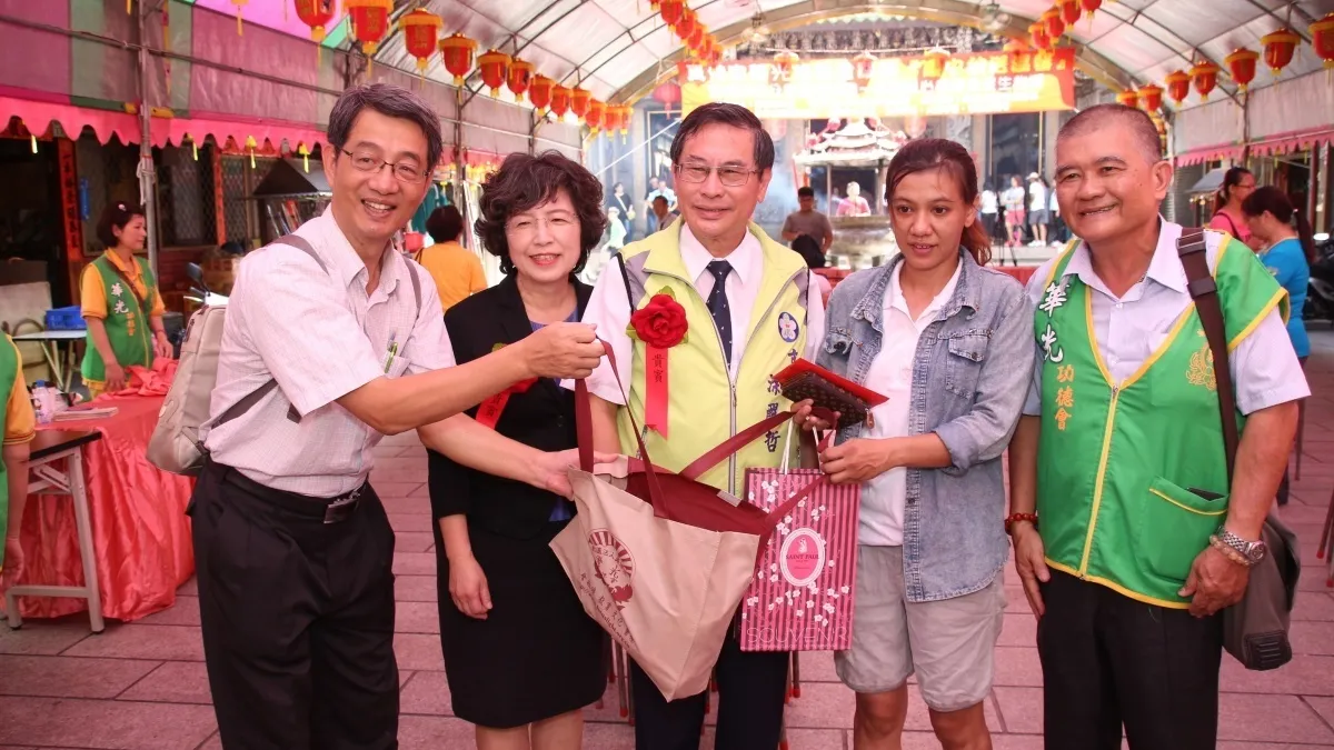 華光功德會中秋送暖 於九華山地藏庵發放贊普品