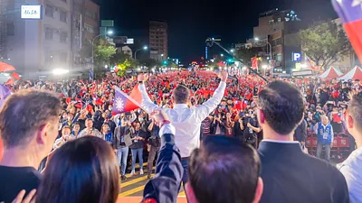 20231126-國民黨正副總統候選人「侯康配」26日晚間在民進黨總統候選人賴清德的本命區台南進行登記後首場大型造勢活動。(侯友宜競選辦公室提供)