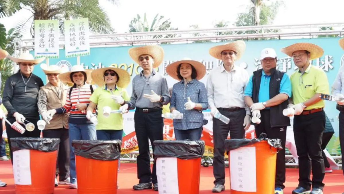 台灣中油公司在高雄市熱帶植物園,舉辦秋季聯合淨山淨水活動。(圖/中油公司提供)