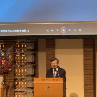 駐日代表の李逸洋氏が台湾ルーツの幕内力士・東白龍と面会し、後援会や各界代表らと共に日台の相撲交流深化と今後の活躍に強い期待を寄せた。(写真/黃信維撮影) 駐日代表の李逸洋氏が台湾ルーツの幕内力士・東白龍と面会し、後援会や各界代表らと共に日台の相撲交流深化と今後の活躍に強い期待を寄せた。(写真/黃信維撮影)