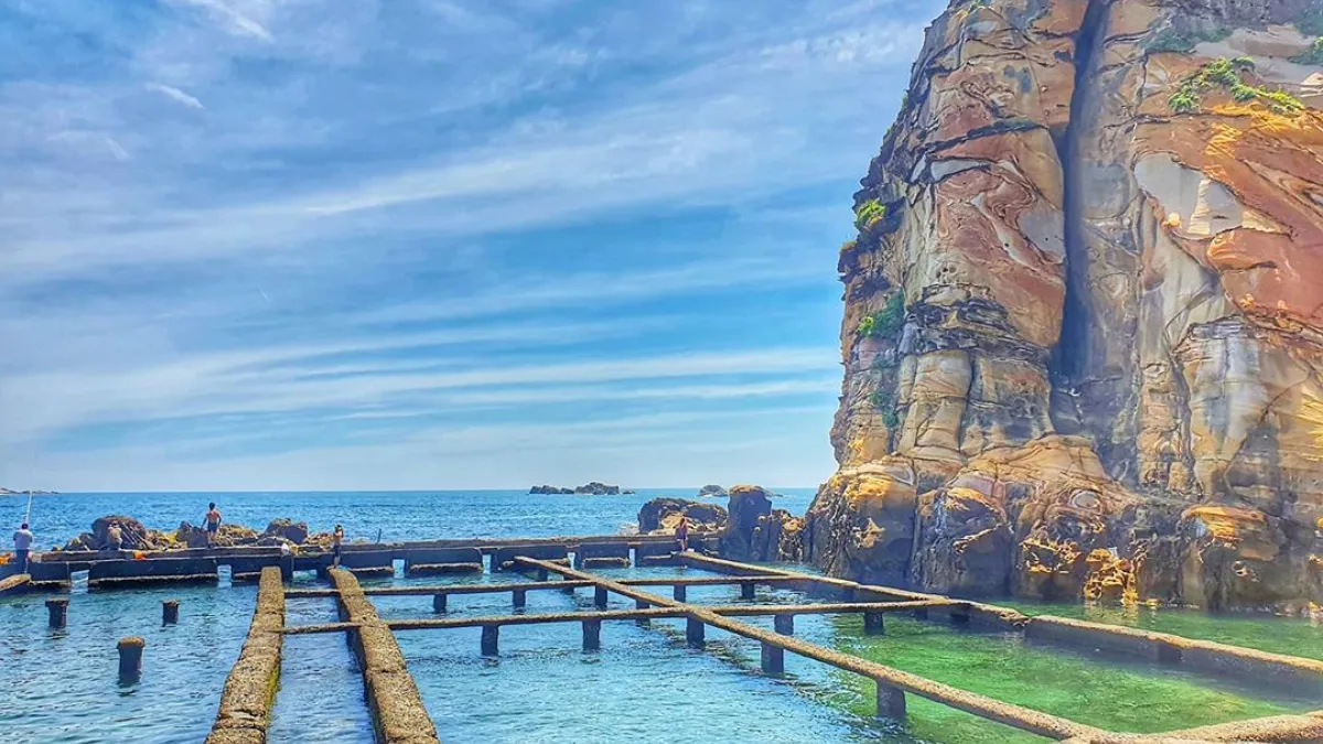 奇岩、藍天、碧海,野柳九孔池景觀美不勝收。(圖/IG@ h_s5.2)
