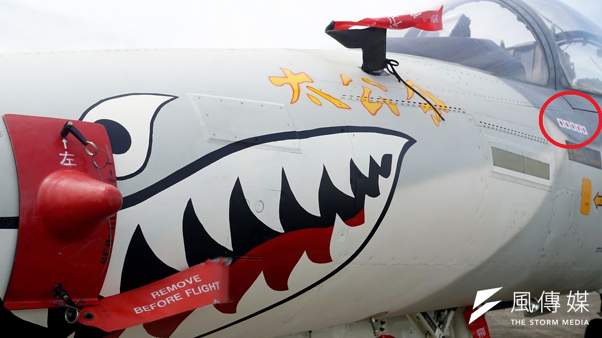 IDF上日本國旗的塗裝,象徵抗戰時擊落日軍機數目,引發日方不滿。(資料照片,蘇仲泓攝) IDF上日本國旗的塗裝,象徵抗戰時擊落日軍機數目,引發日方不滿。(資料照片,蘇仲泓攝)