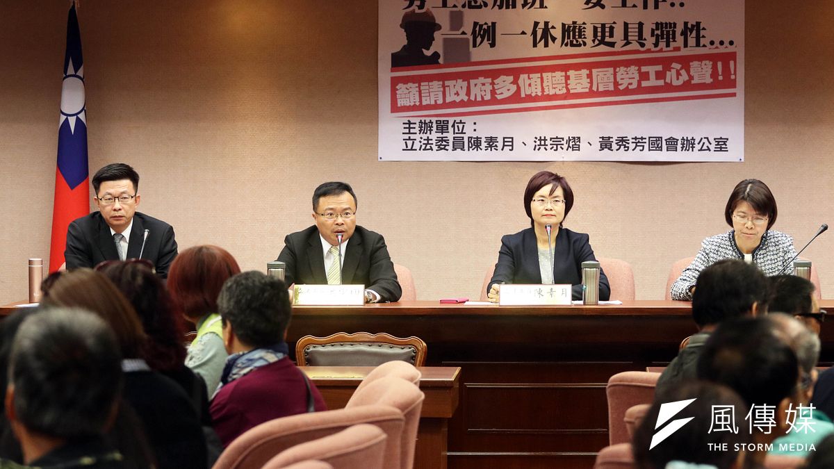 一例一休上路後,引發不小爭議。彰化縣民進黨籍區域立委陳素月28日表示,希望一例一休能更具彈性,而不是綁得死死的,反讓政府公親變事主。 (蘇仲泓攝) 一例一休上路後,引發不小爭議。彰化縣民進黨籍區域立委陳素月28日表示,希望一例一休能更具彈性,而不是綁得死死的,反讓政府公親變事主。 (蘇仲泓攝)