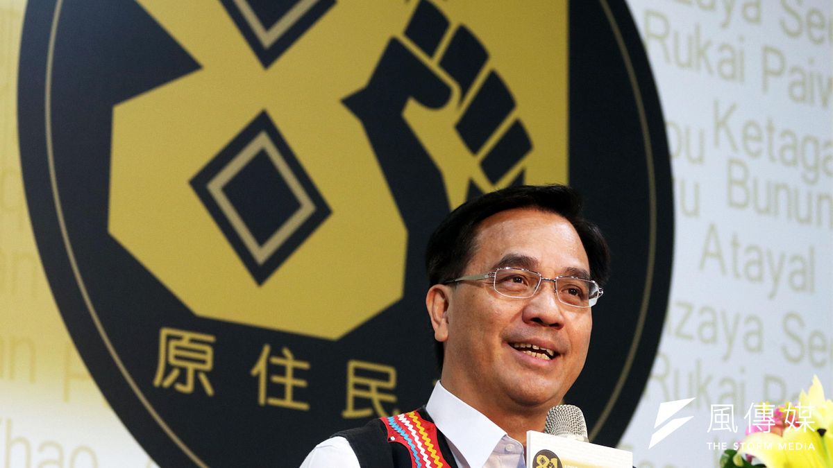 原民會主委夷將・拔路兒24日指出,傳統領域納私有地的問題必須要立《原住民族土地及海域法》,他希望與抗議的朋友共同追求這個目標,「趕快把《土海法》送到立法院」。(蘇仲泓攝) 原民會主委夷將・拔路兒24日指出,傳統領域納私有地的問題必須要立《原住民族土地及海域法》,他希望與抗議的朋友共同追求這個目標,「趕快把《土海法》送到立法院」。(蘇仲泓攝)