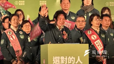 民進黨總統候選人賴清德(中)強調,若按照前總統馬英九所說的相信中國領導人習近平、回歸九二共識,最後台灣就會變成香港那樣一國兩制。(羅立邦攝)
