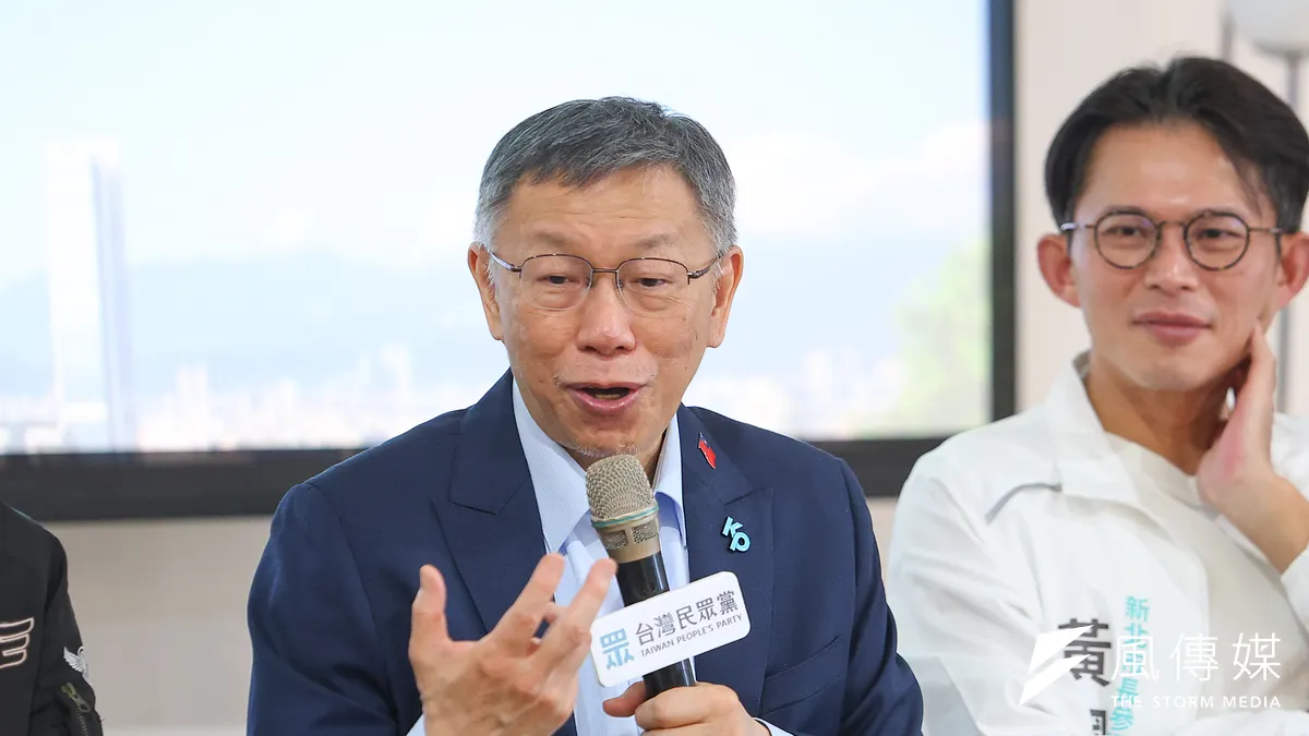 前民眾黨主席柯文哲不改酸藍酸綠本色。(顏麟宇攝)