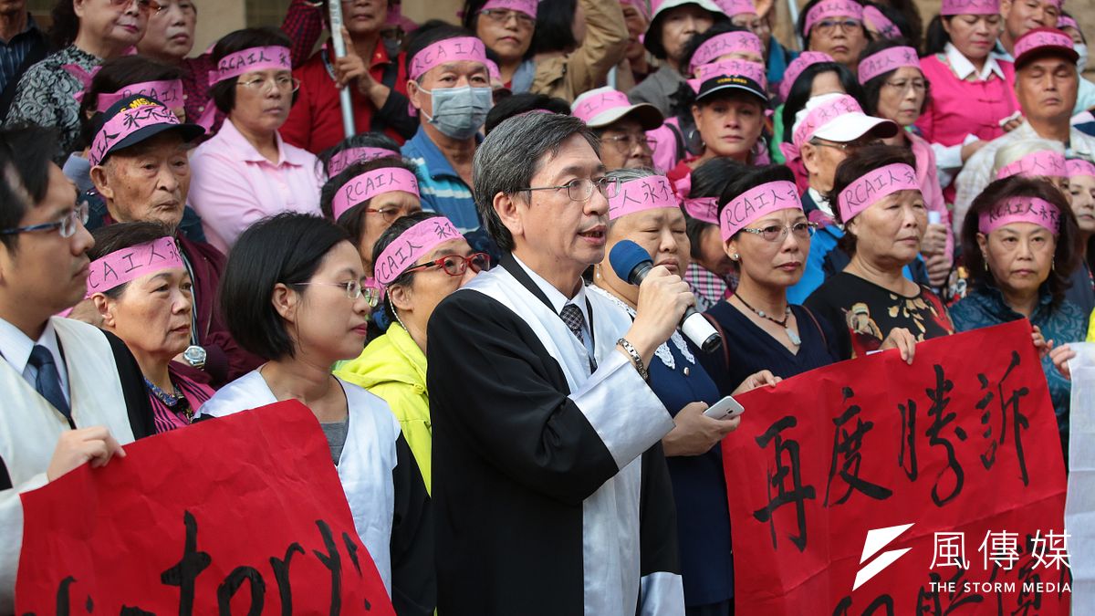 RCA律師團代表李永頌今(27)日也與自救會成員出席記者會。(顏麟宇攝) RCA律師團代表李永頌今(27)日也與自救會成員出席記者會。(顏麟宇攝)