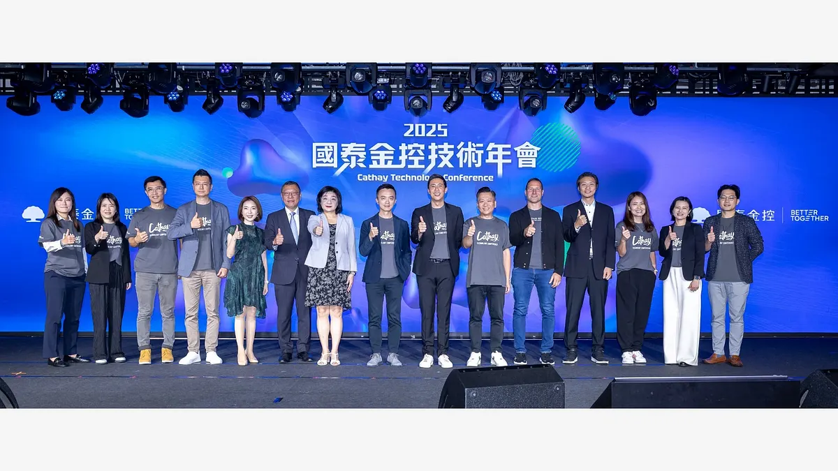 「2025國泰金控技術年會」於20日盛大登場,聚焦Gen AI創新應用、雲原生架構、科技治理與人才轉型等議題,並邀請國內外的重量級技術專家發表專題演講,其中包含NVIDIA資深解決方案架構師李正匡博士,與雲原生運算基金會(CNCF)技術長Chris Aniszczyk。(圖/國泰金控提供) 「2025國泰金控技術年會」於20日盛大登場,聚焦Gen AI創新應用、雲原生架構、科技治理與人才轉型等議題,並邀請國內外的重量級技術專家發表專題演講,其中包含NVIDIA資深解決方案架構師李正匡博士,與雲原生運算基金會(CNCF)技術長Chris Aniszczyk。(圖/國泰金控提供)
