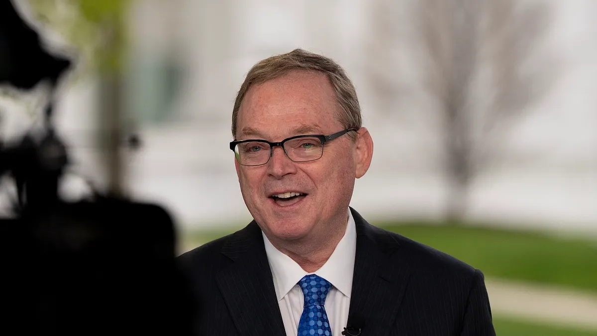 白宮國家經濟委員會主任哈塞特表示,即使關稅退款最終發放給企業和民眾,政府仍握有其他法律工具,有可能大幅壓縮退款金額。(資料照,美聯社)