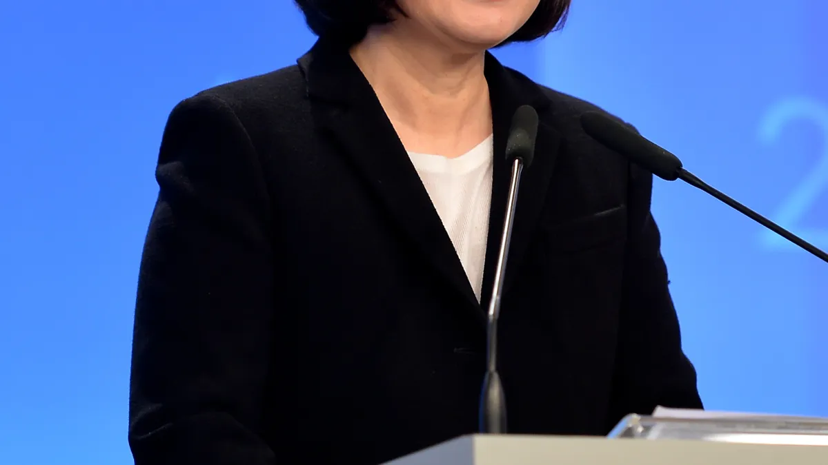 第2場總統候選人辯論會2日舉行,民進黨總統參選人蔡英文不求勝戰,但希望展現國家領導人高度,向選民討「蔡總統」的讚!。(三立提供)