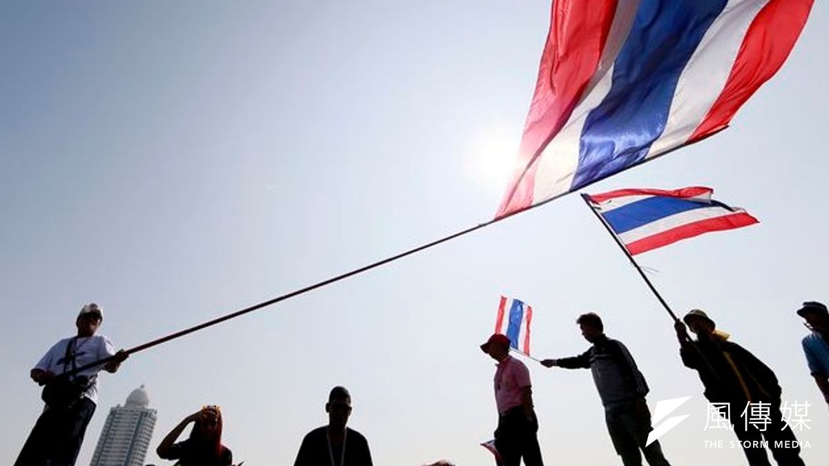 反對黨策畫13日發動「曼谷癱瘓戰」,矢言要讓首都曼谷「關機」。(取自美聯社) 反對黨策畫13日發動「曼谷癱瘓戰」,矢言要讓首都曼谷「關機」。(取自美聯社)