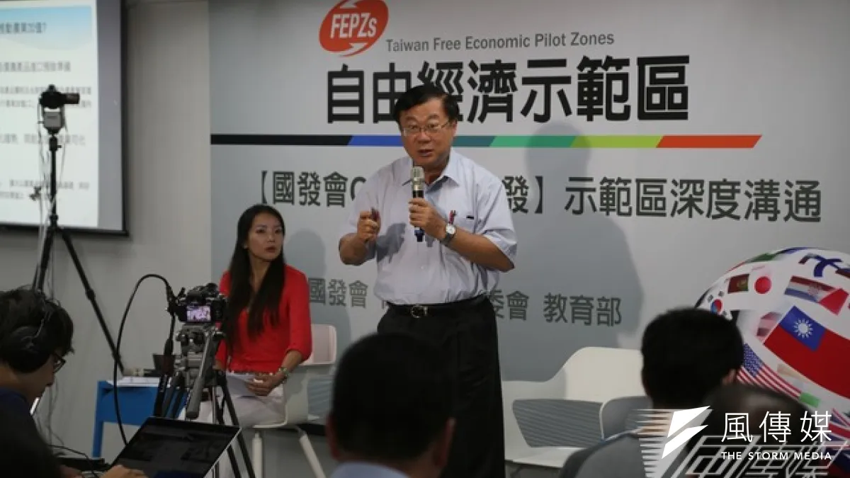 國發會晚間舉辦「Online第2發示範區深度溝通會」,由陳保基說明自經區的農業加值產業相關問題。(余志偉攝)