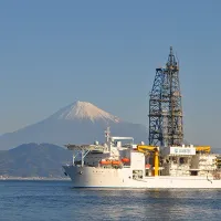 日本海洋開發機構即將派遣「海洋號」探測船嘗試開採海底稀土。(取自JAMSTEC粉專) 日本海洋開發機構即將派遣「海洋號」探測船嘗試開採海底稀土。(取自JAMSTEC粉專)