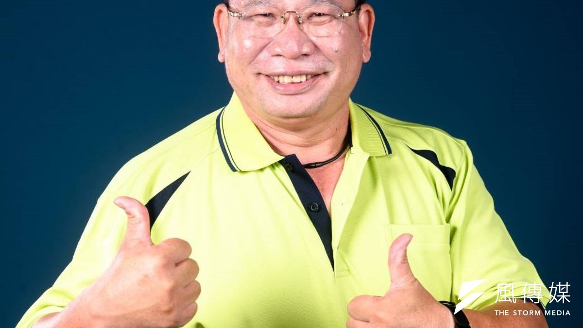 于佩州登記參選高雄三民區本揚里長,強調「發展經濟,照顧弱勢」,並開出三大承諾。(圖/徐炳文攝) 于佩州登記參選高雄三民區本揚里長,強調「發展經濟,照顧弱勢」,並開出三大承諾。(圖/徐炳文攝)