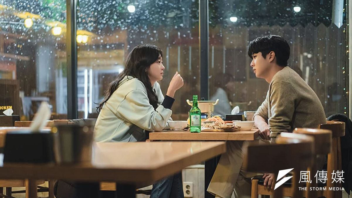 Netflix《那年,我們的夏天》將初戀的感情描繪得細膩寫實。(圖/取自IMDb官網) Netflix《那年,我們的夏天》將初戀的感情描繪得細膩寫實。(圖/取自IMDb官網)