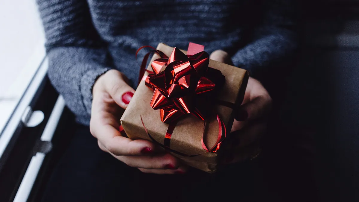 卡片、禮物、情書、日記、孩子的畫作,一旦要丟,彷彿連記憶也要一併清空。(示意圖/取自unsplash)