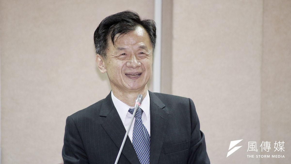 法務部長邱太三今(30)日赴立法院報告「開放受刑人日間外出工作政策」,表示目前監所均嚴重超收,將提早讓收容人與社會產業連結,且已有產業願意接納收容人就業。(曾原信攝) 法務部長邱太三今(30)日赴立法院報告「開放受刑人日間外出工作政策」,表示目前監所均嚴重超收,將提早讓收容人與社會產業連結,且已有產業願意接納收容人就業。(曾原信攝)