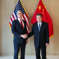 ニューヨークで何立峰・中国国務院副総理と8時間に及ぶ会談を行ったベッセント米財務長官は会談が「非常に成功した」と述べた。(ベッセント氏のXより) ニューヨークで何立峰・中国国務院副総理と8時間に及ぶ会談を行ったベッセント米財務長官は会談が「非常に成功した」と述べた。(ベッセント氏のXより)