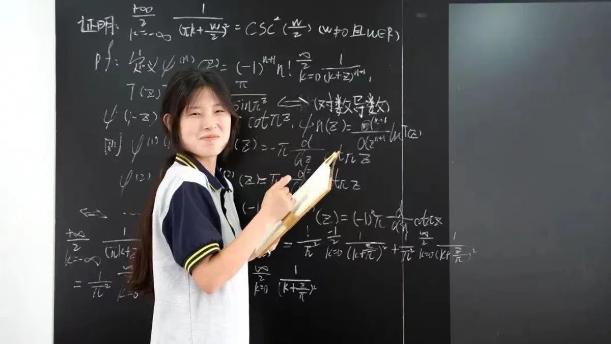 17歲大陸中專女生姜萍「爆冷」拿下全球數學競賽第12名,走紅中國大陸網路輿論。(取自央視新聞)