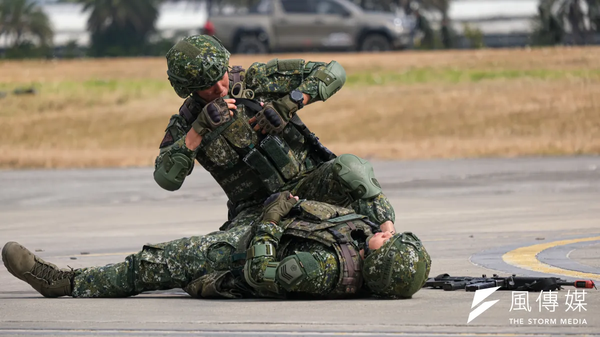 作者認為,軍校生應比照警校生,用特考制度、考上才任官,在學期間都是平民身份。(資料照,劉偉宏攝)