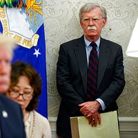 ボルトン氏(右)とトランプ氏(左)。(写真/AP通信提供) ボルトン氏(右)とトランプ氏(左)。(写真/AP通信提供)