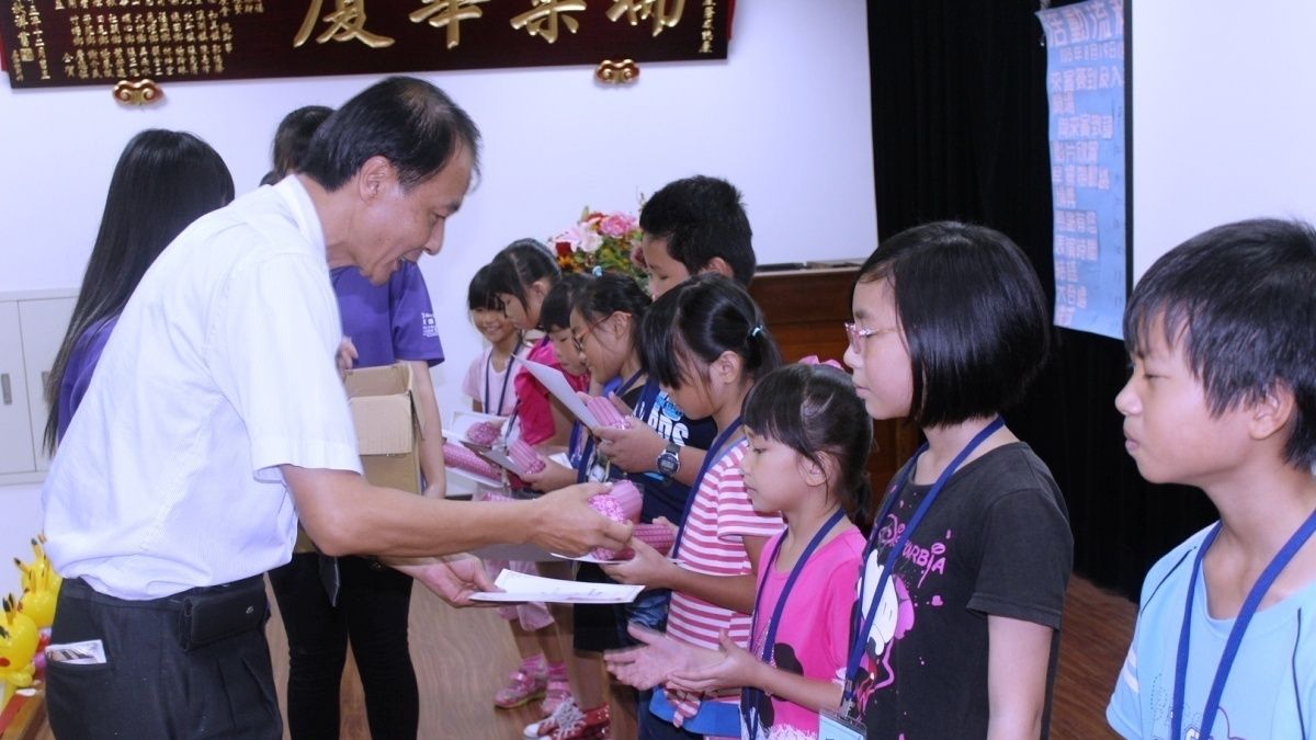 培養學子感恩惜福 東熒舉辦弱勢暑期課輔 培養學子感恩惜福 東熒舉辦弱勢暑期課輔