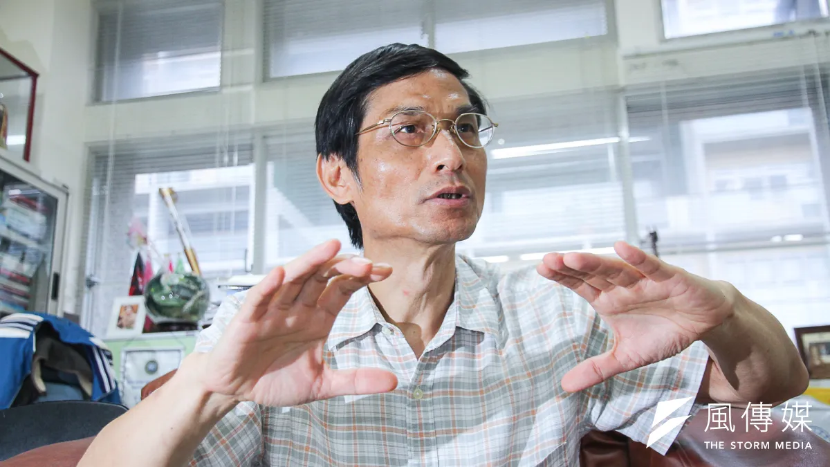 政務委員林萬億談為何要提高平均投保薪資採計期間,「勞工為何要自己欺負自己,讓年輕勞工吃虧?」(資料照,曾原信攝)