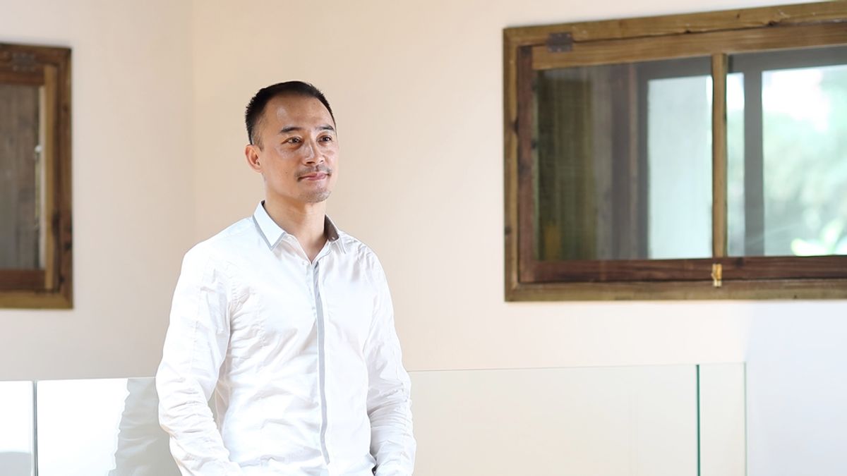 洪震宇毅然決定拋下一切頭銜走遍各地,以「故事人」的身份探索台灣(圖/時報出版提供) 洪震宇毅然決定拋下一切頭銜走遍各地,以「故事人」的身份探索台灣(圖/時報出版提供)