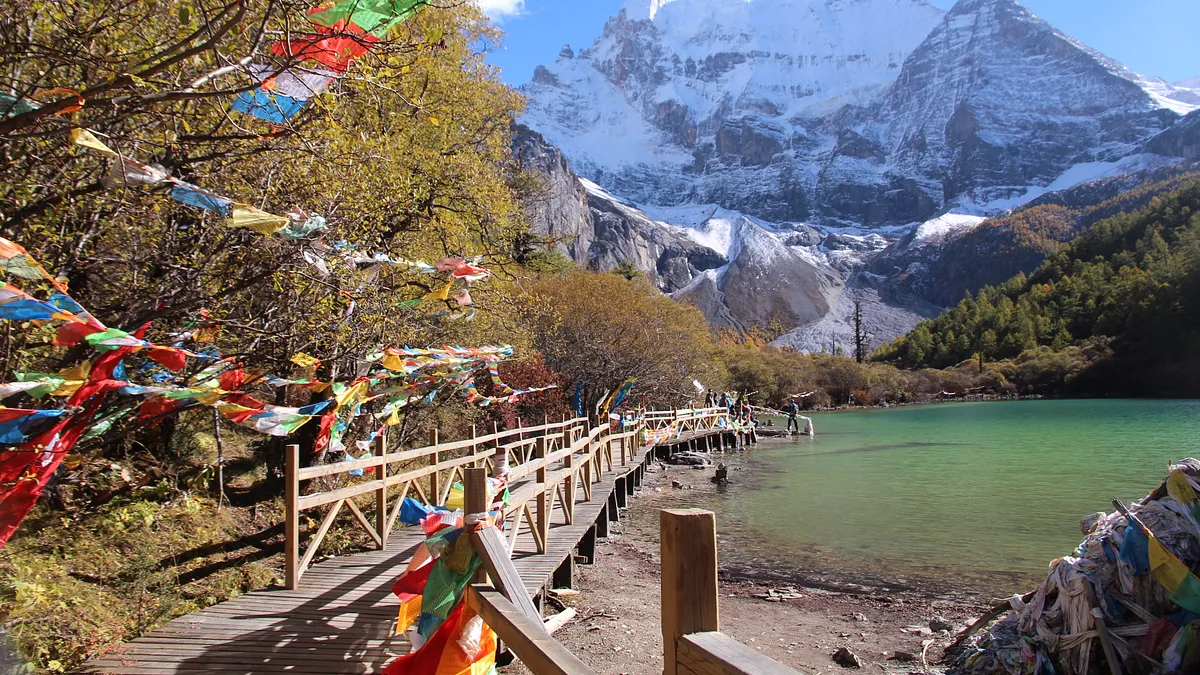 亞丁,看見天堂的顏色和模樣 (圖/ 時報文化) 亞丁,看見天堂的顏色和模樣 (圖/ 時報文化)