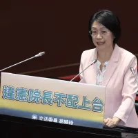 115年度中央政府總預算只被砍1.69%,但國民黨立委翁曉玲因為凍刪總統府國務機要費而成為眾矢之的。(陳品佑攝) 115年度中央政府總預算只被砍1.69%,但國民黨立委翁曉玲因為凍刪總統府國務機要費而成為眾矢之的。(陳品佑攝)
